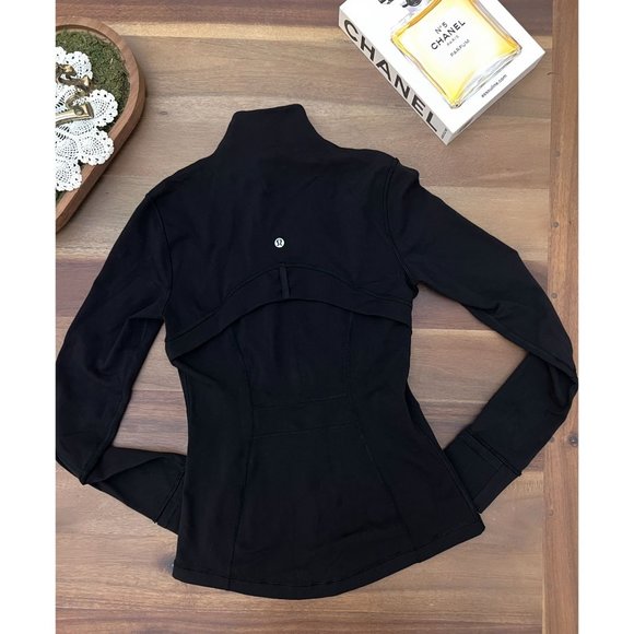 EUC Lululemon Define Jacket Kate Middleton Zip Front Size 4 - Picture 2 of 9